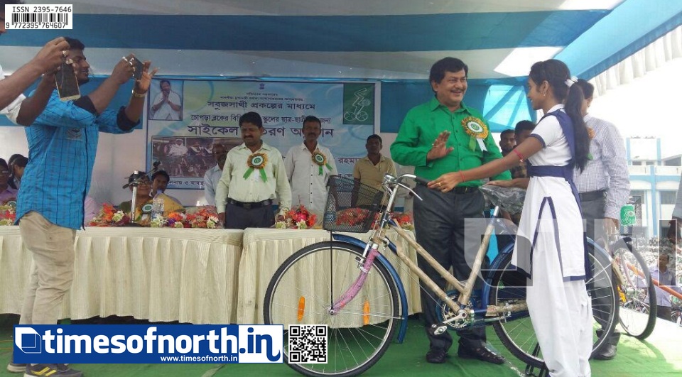 2000 CYCLES OF ‘SABUJ SATHI’ SCHEME DISTRIBUTED AT CHOPRA