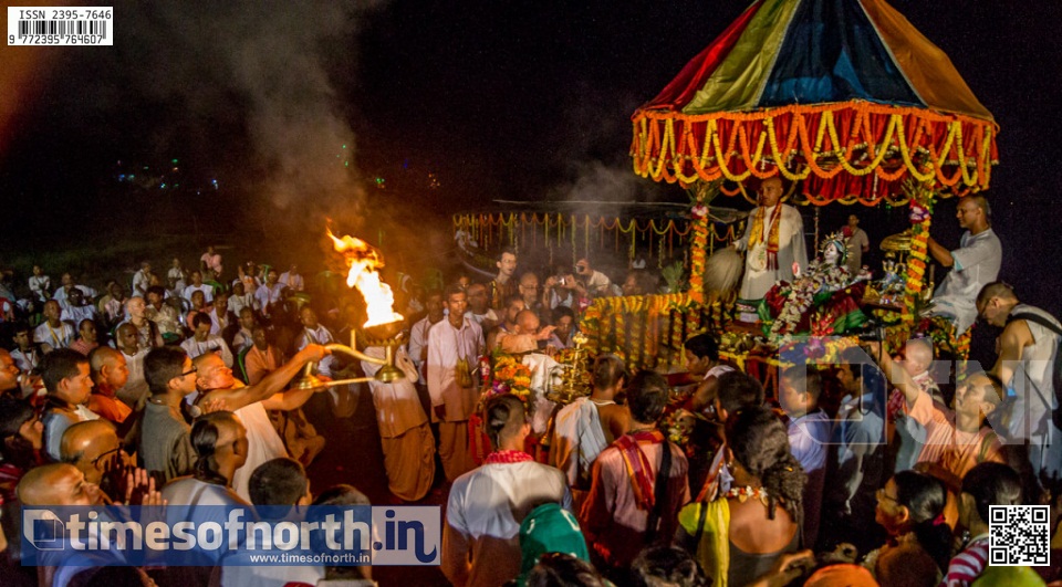 More than Lakhs of Foreign Pilgrims Celebrated Holi in Mayapur Today