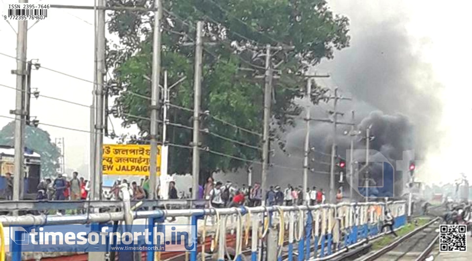 War Zone NJP: Thousands Tried to Burn NJP Station in Demand of Special Train [VIDEO]