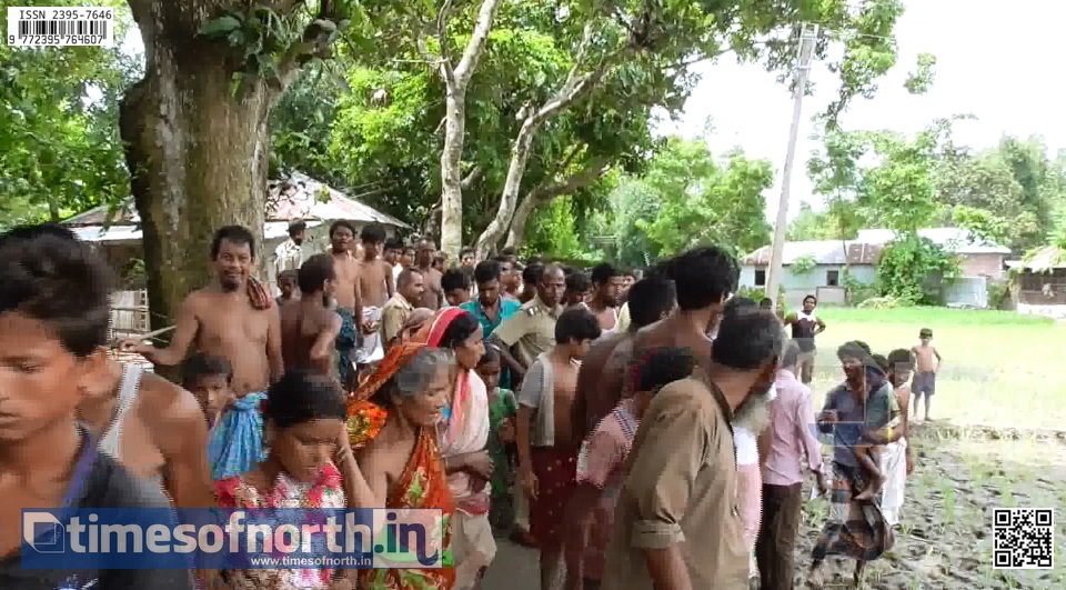 BSF – Villagers Clashed on Cow Trafficking at Mekhliganj Today [VIDEO]