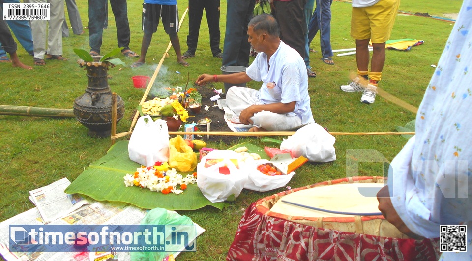 Siliguri’s South Bharat Nagar’s Kshanik Sangha Observed ‘Khunti Puja’ for this Durga Puja [VIDEO]